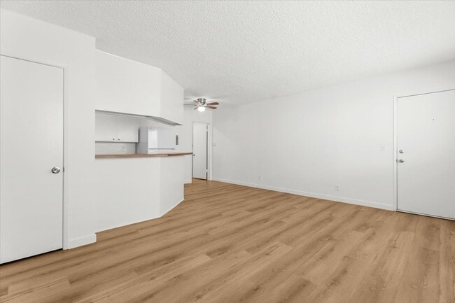 Photo - 4458 Woodman Ave