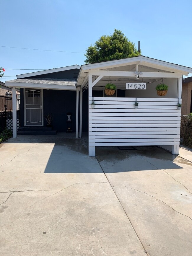 Front of the house - 14520 Pontlavoy Ave House