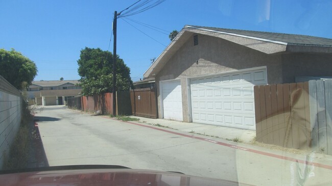 Photo - 3 bed 2 bath with 3 car garage