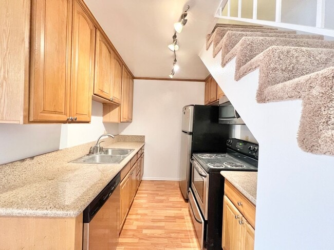 Photo - Spacious 1 Bedroom + Loft Condo in the Lindenwood Building – Bixby Knolls