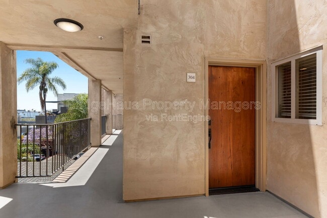 Photo - 801 W Hawthorn St Unit 304