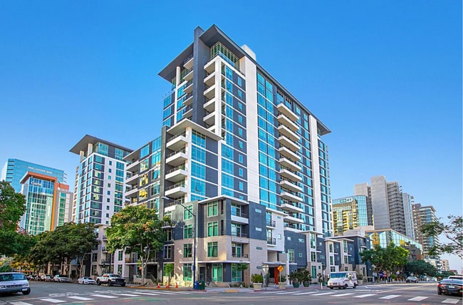 Building Photo - 425 W Beech St