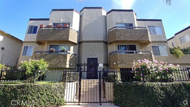 Building Photo - 6010 Romaine St Unit 213 Rental