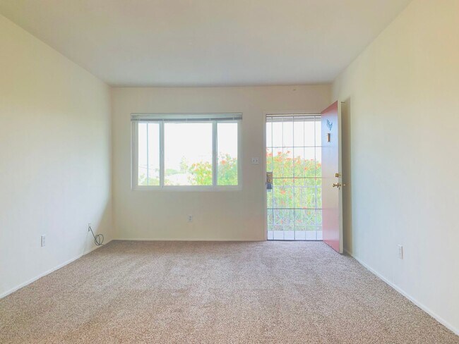 Photo - BLOCKS TO THE BAY! 2BD/1BA APARTMENT IN PACIFIC BEACH! Only $2,595mo! Unit 1954 1/2 Oliver Avenue
