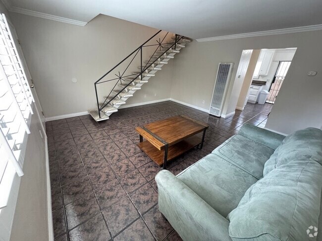 Building Photo - 1126 W 37th Pl Rental