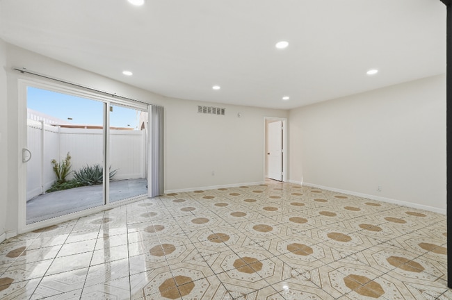 Photo - 7924 Woodman Ave Unit 3