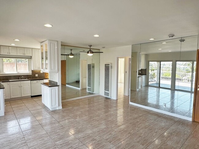 Building Photo - Charming 2+1 PDR hills home w/ large lot. Jacuzzi, decks, fireplace, view, walk to the beach!