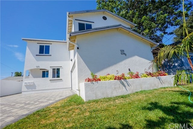 Building Photo - 1229 E 45th St