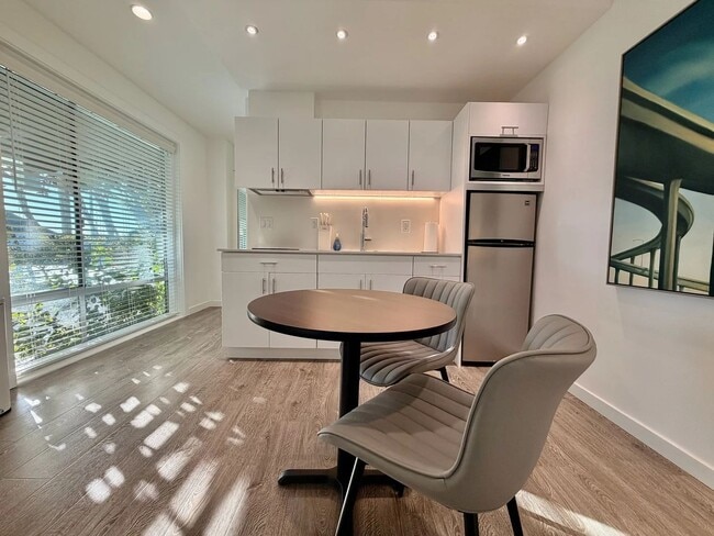 Photo - Wilshire Embassy Apartments