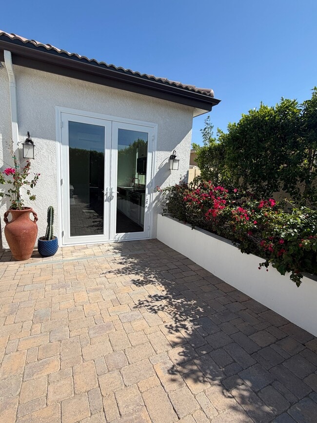 Building Photo - 7369 Grazing Ln