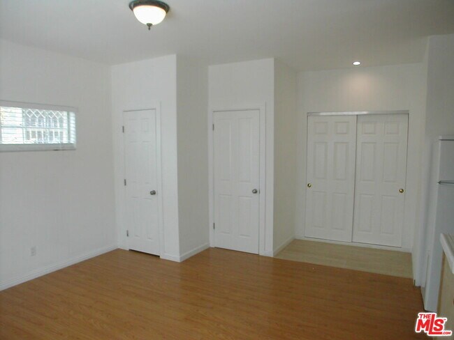 Photo - 5822 Harold Way Unit E