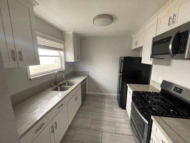 Nicely Updated 1 bed -1 bath Street-level... - Nicely Updated 1 bed -1 bath Street-level... House