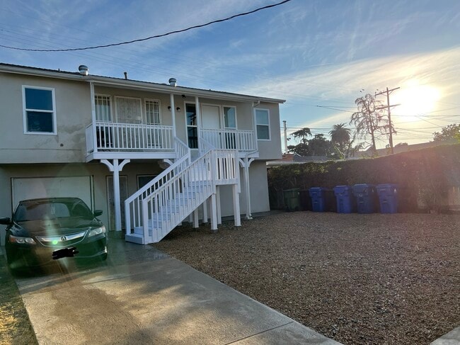 Building Photo - 1042 W Vernon Ave Unit 1042