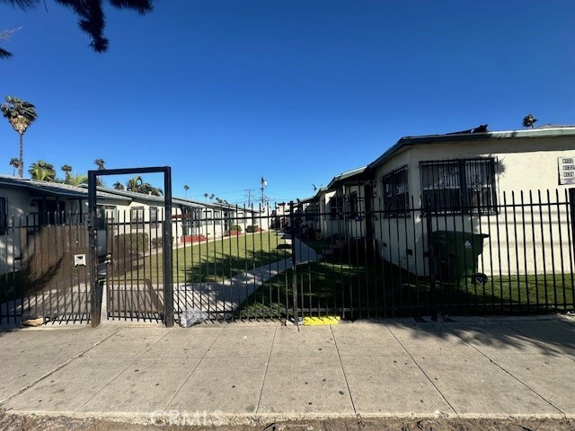 Photo - 8120 S Hoover St Townhome