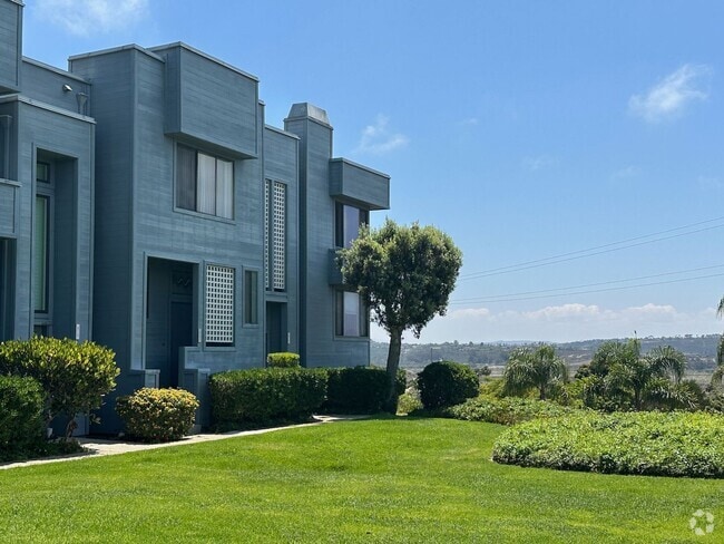 Building Photo - FOR RENT: 2Bd/2.5Ba Upgraded Townhome In T...