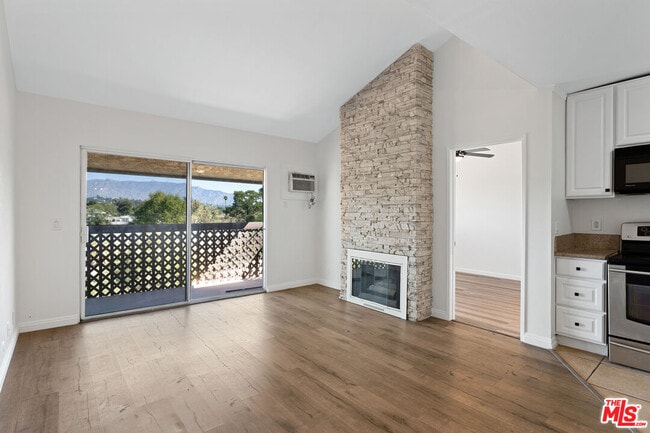Building Photo - 5870 Benner St Unit 304
