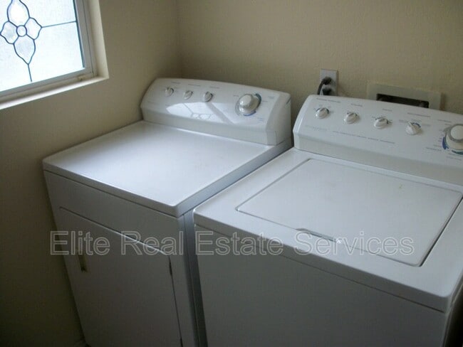 Photo - 1866 Via Capri St