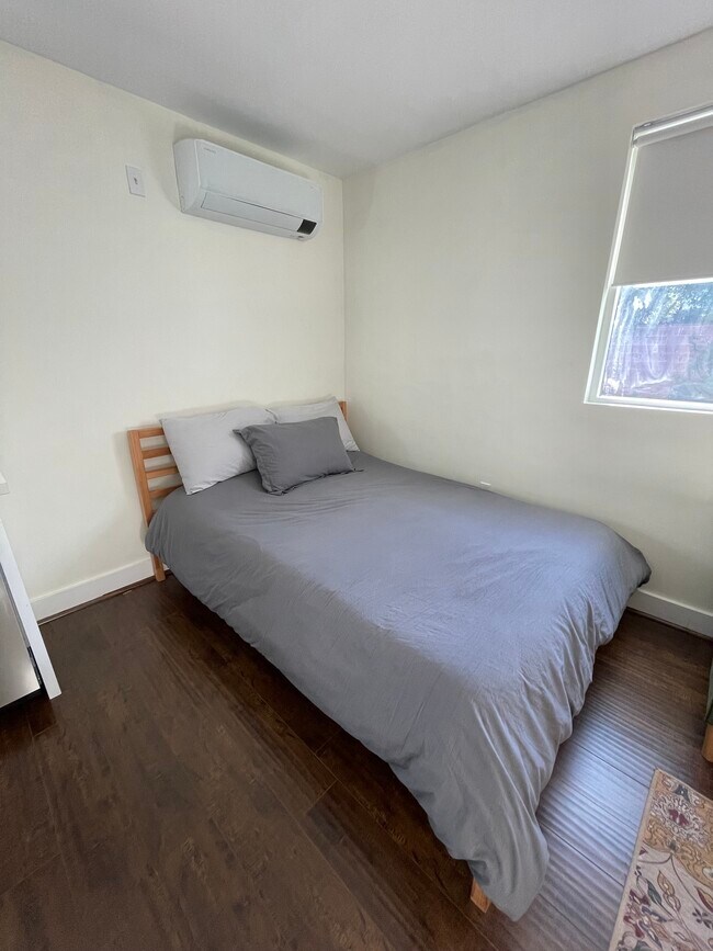 Photo - 17432 Covello St