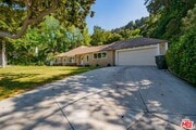 Photo - 2760 E Glenoaks Blvd House