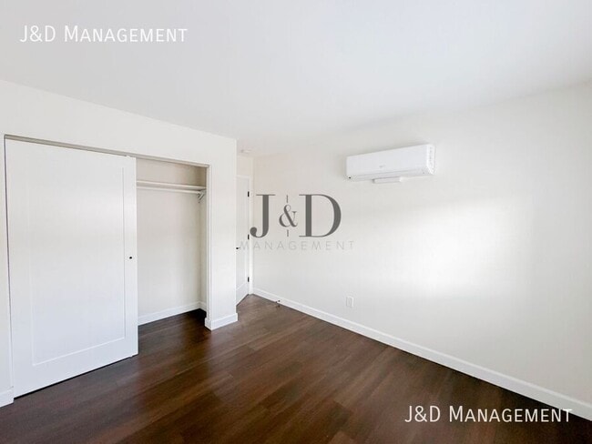 Photo - 725 E 22nd St