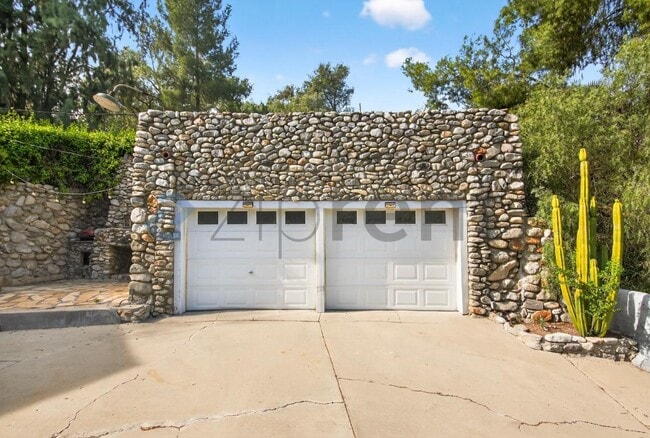 Photo - 16925 Hillside Dr