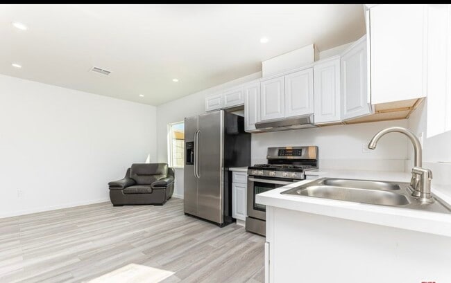 Photo - 6511 Clybourn Ave Unit 6513