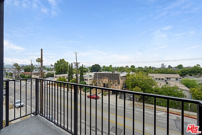 Photo - 6144 Whitsett Ave Unit 403