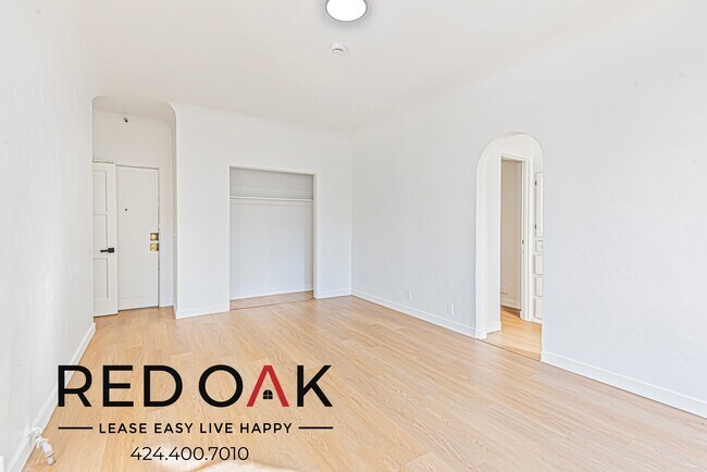 Photo - 706 N St Andrews Pl Unit 206
