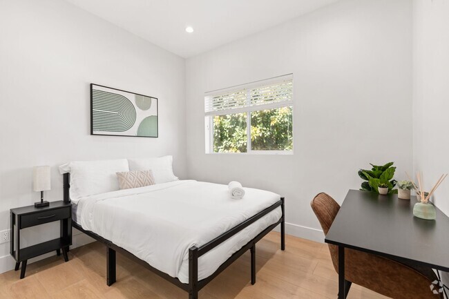 Building Photo - A 3 Bedroom apartment with ensuite bathroo... Unit Single Room - 1