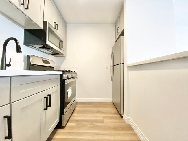 Building Photo - 1240 Bronson Ave Unit 5 Rental