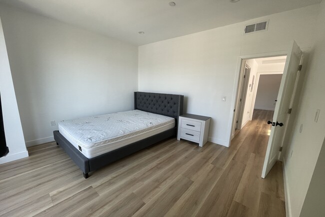 Photo - 8662 Cadillac Ave