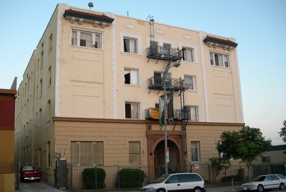 Primary Photo - 914 S Alvarado St