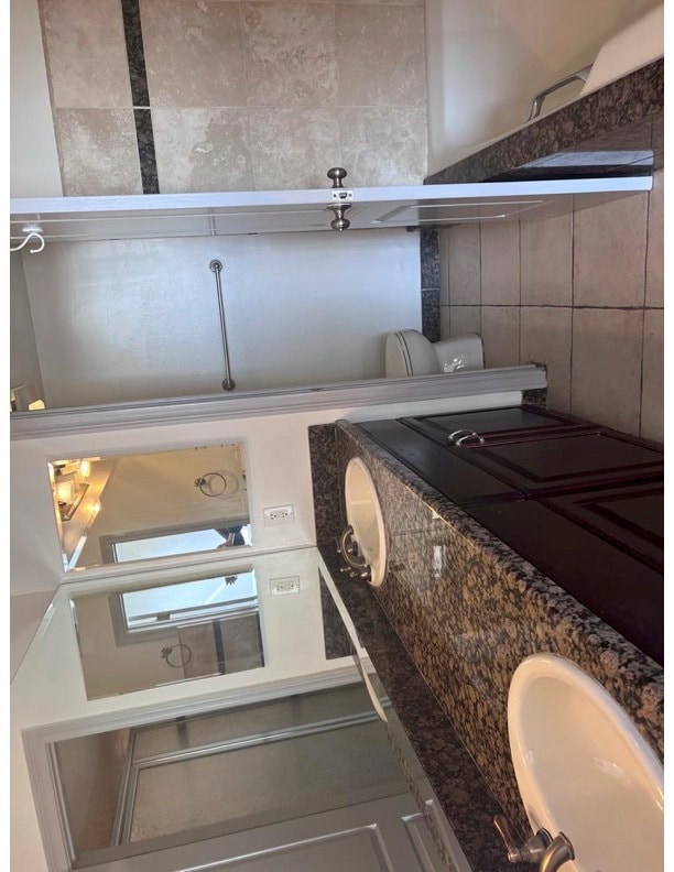 Building Photo - 1132 S Doheny Dr Unit 302