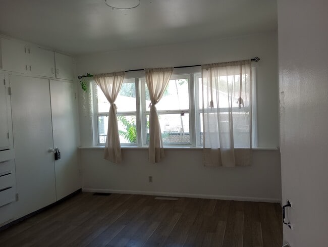 Building Photo - 871 E Franklin Ave Rental
