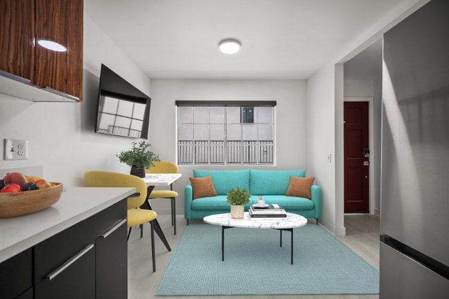 Photo - 920 Everett St Unit 5