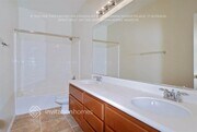 Photo - 1594 Leslie St House