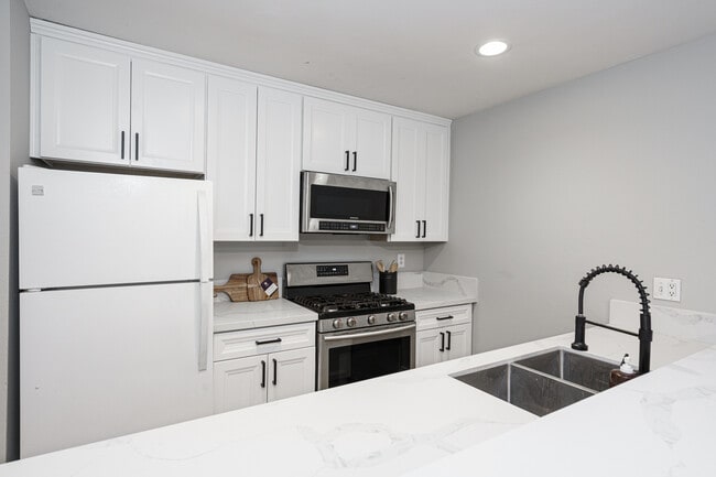 Photo - 1625 Hotel Cir S