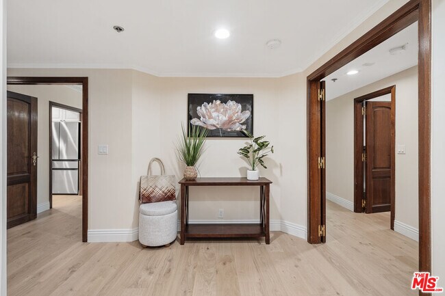 Photo - 9249 Burton Wy Unit 302