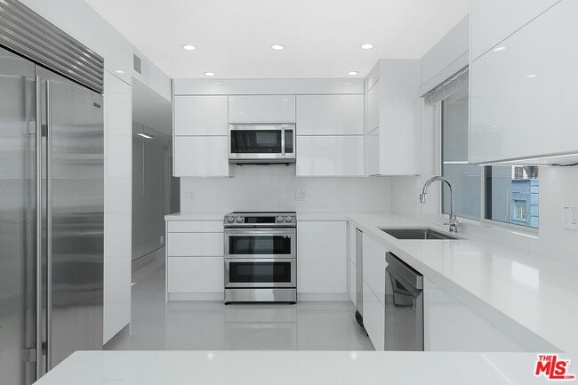 Building Photo - 10727 Wilshire Blvd Unit 2003