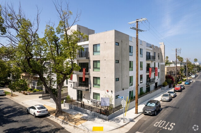 857 N Hayworth Ave - 857 N Hayworth Ave Apartments