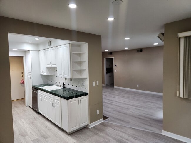 Photo - 1242 S Barrington Ave Unit 104