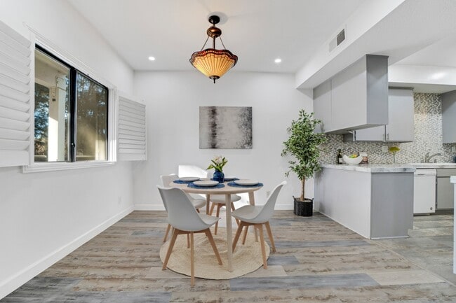 Photo - 13331 Moorpark St Unit 206