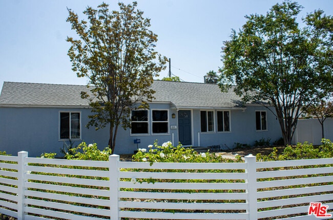 Building Photo - 6324 Goodland Ave Rental