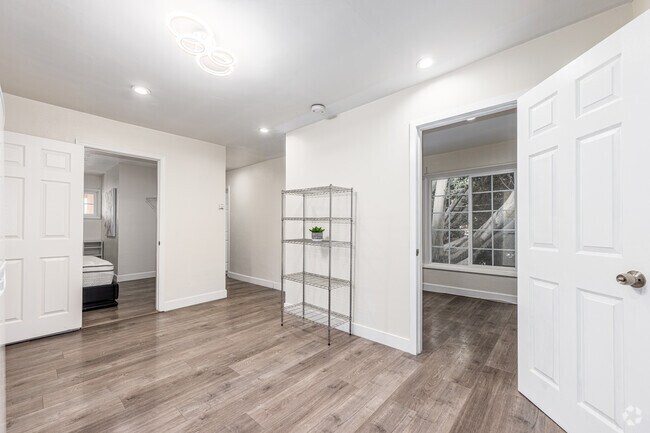 3BR 1BA - 700SF - Dining Room - 859 N McCadden Pl