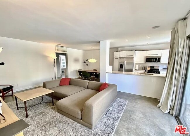 Photo - 1233 N Laurel Ave Unit 106
