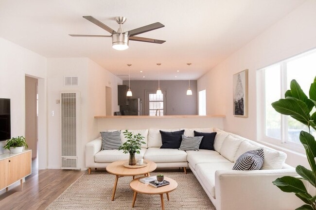 Building Photo - Upgraded 2 Bedroom/ 1 Bath Located in the Mount Hope Neighborhood of San Diego! Unit 723