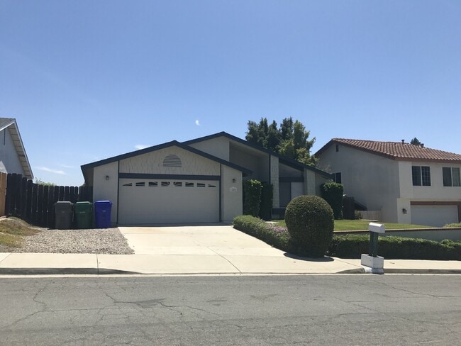 Building Photo - $4,200 p/mo - 3br/2ba in one of Oceanside's finest neighborhoods