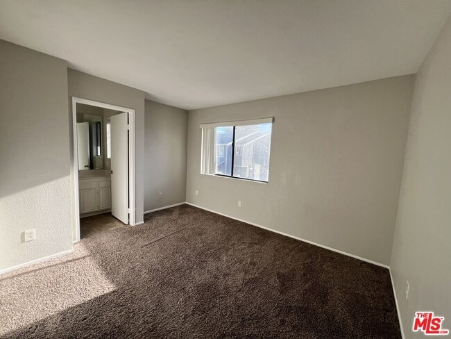 Photo - 661 Woodcrest Dr