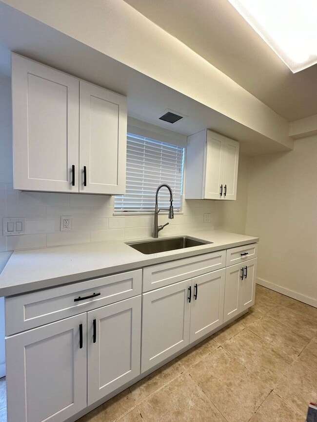 Anaheim 3 Bedroom 2.5 Bath Townhome - 1 Ca... - Anaheim 3 Bedroom 2.5 Bath Townhome - 1 Ca...