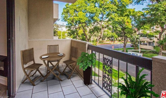 Photo - 423 N Palm Dr Unit 302